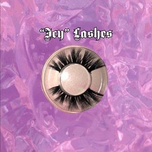 “Icy” Lashes